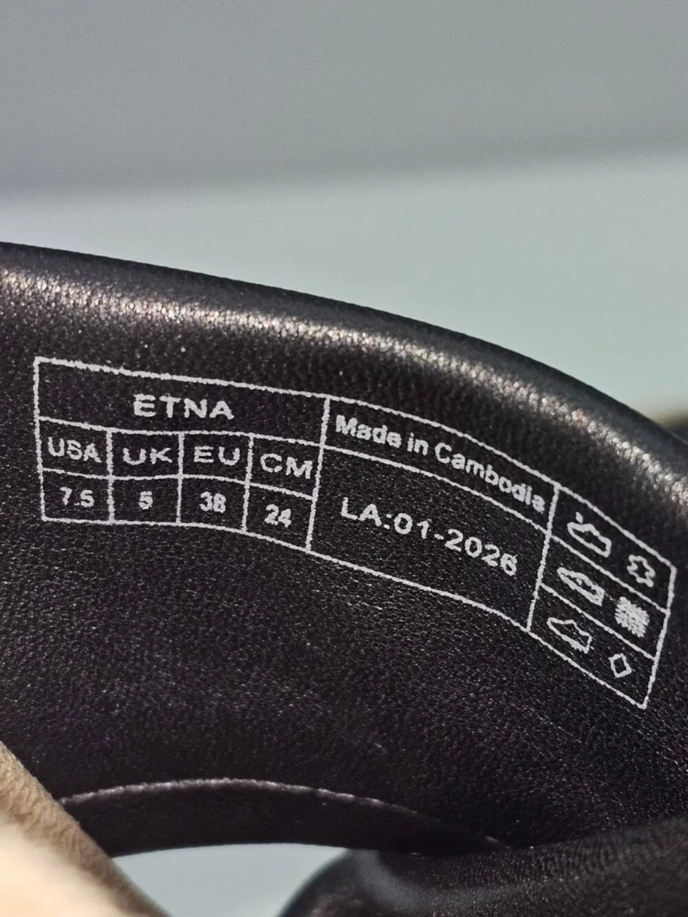 Vionic Black Cross‑Strap Comfort Slide